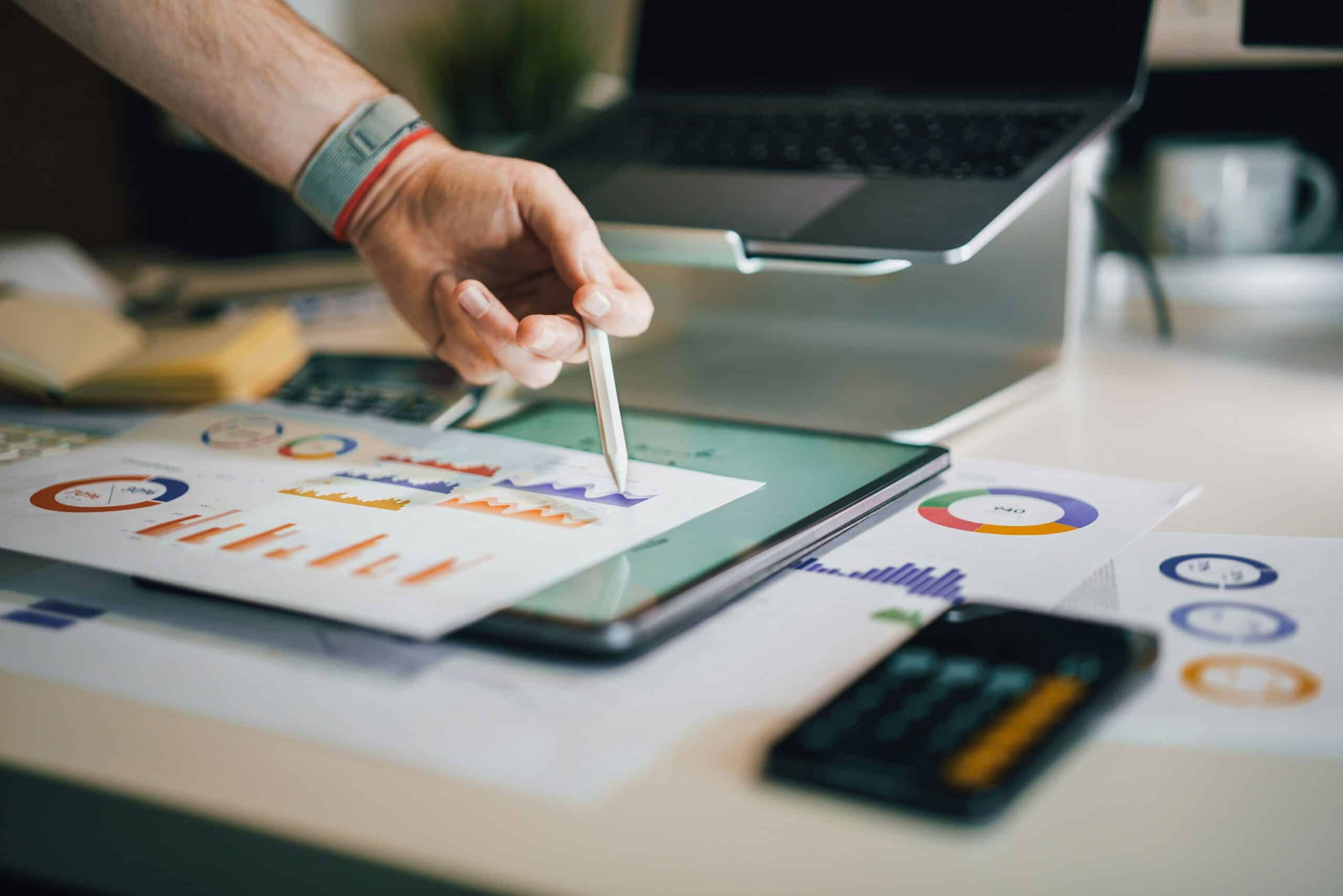 Data analysis and business reporting on tablet device